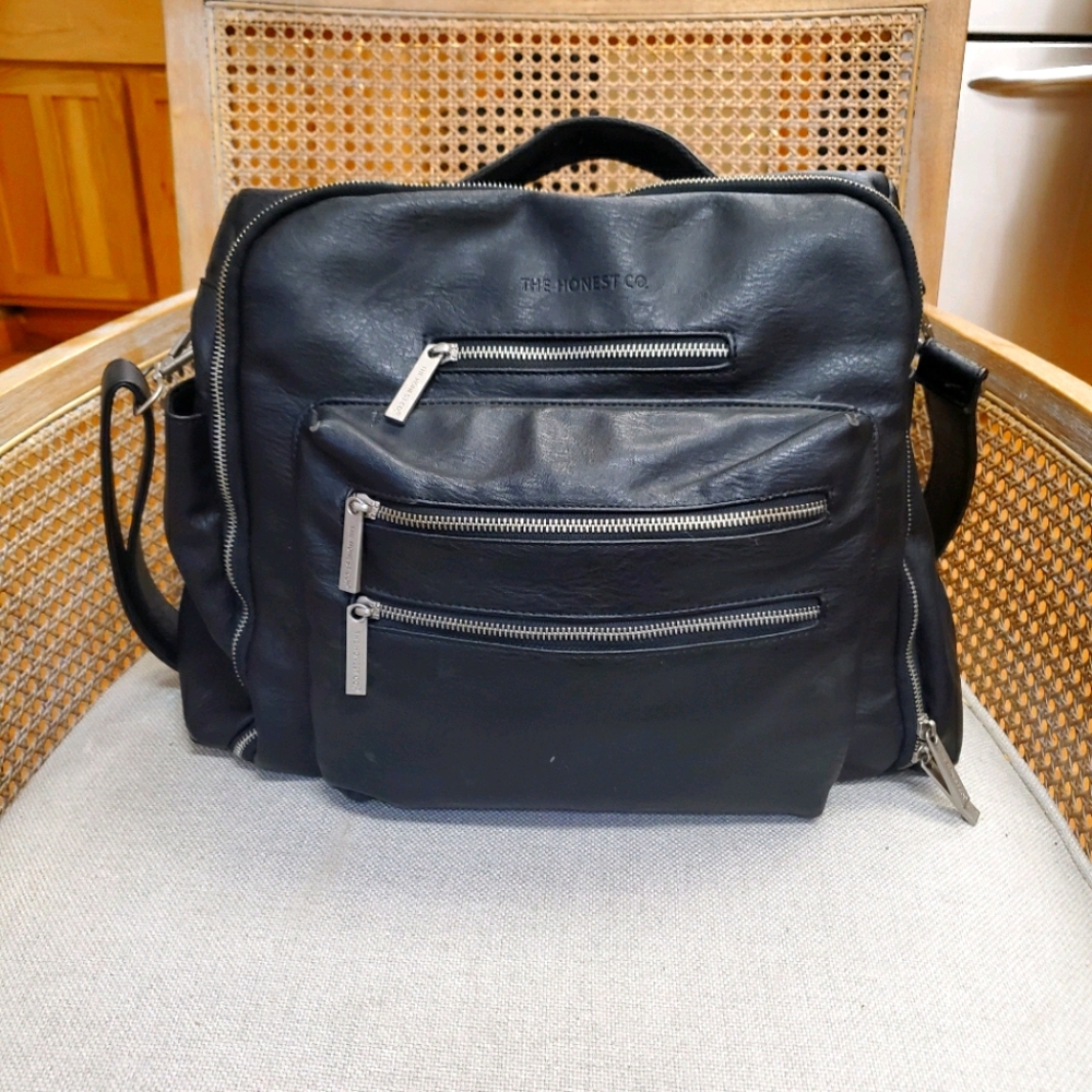 The Honest Company Cross country diaper bag, Black